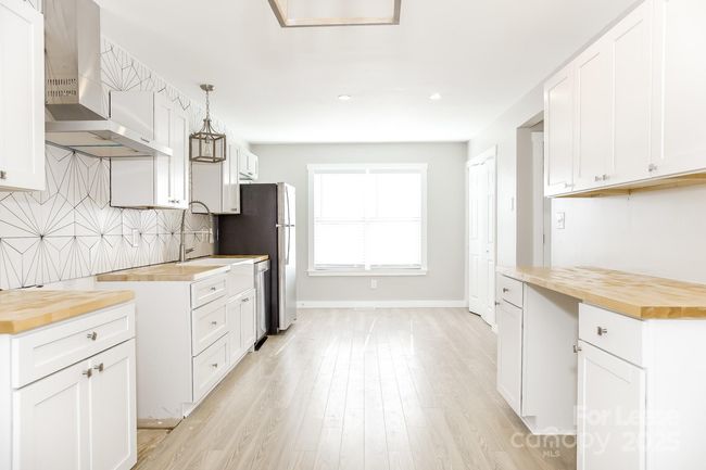 11417 Park Rd, House other with 3 bedrooms, 2 bathrooms and null parking in Charlotte NC | Image 6