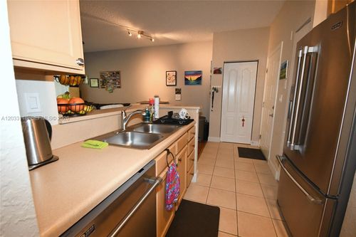 320-6001 Sw 70th St, South Miami, FL, 33143-3405 | Card Image