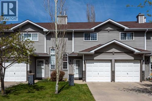 216 Shawinigan Dr Sw, Calgary, AB, T2Y3B4 | Card Image