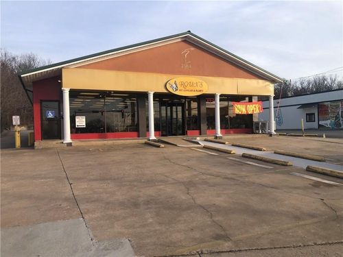 2564 N College Ave, Fayetteville, AR, 72703-3310 | Card Image