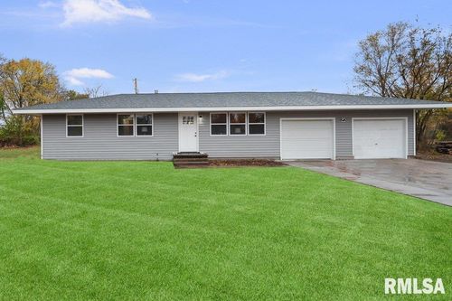 18503 Maverick Ln, Muscatine, IA, 52761-8632 | Card Image