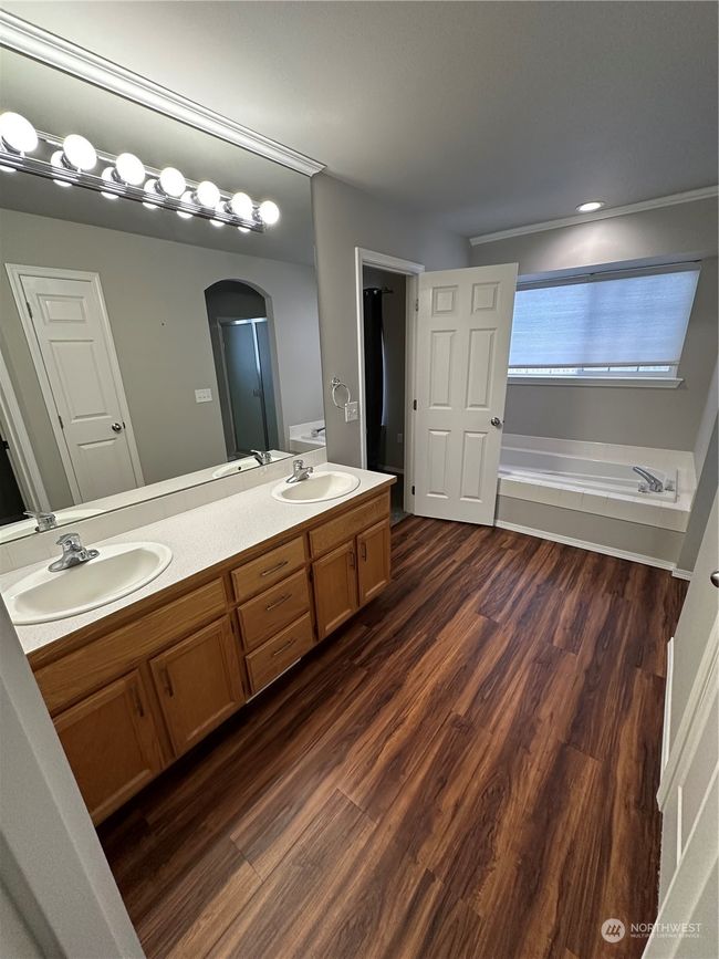 Master Bath | Image 8