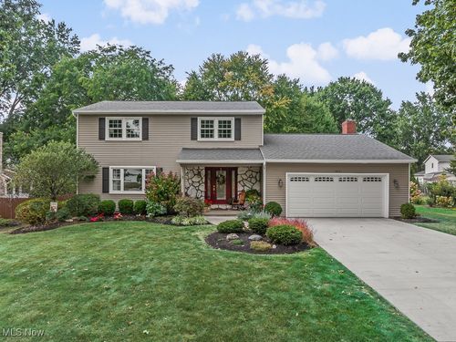 352 Eric Ln, Wadsworth, OH, 44281-9209 | Card Image
