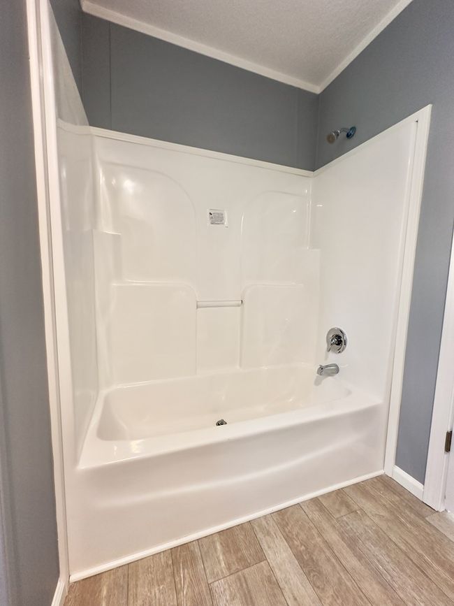 Shower/Tub Combo | Image 40