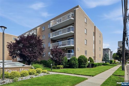 38 Moonachie Rd, Hackensack, NJ, 07601-6563 | Card Image