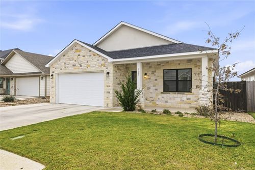 121 Feather Way, Fredericksburg, TX, 78624-2631 | Card Image