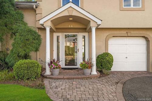 14 Kay Street, Oyster Bay, NY, 11753 | Card Image