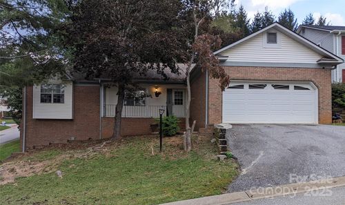 2 Clubhouse Ct, Asheville, NC, 28803-2060 | Card Image