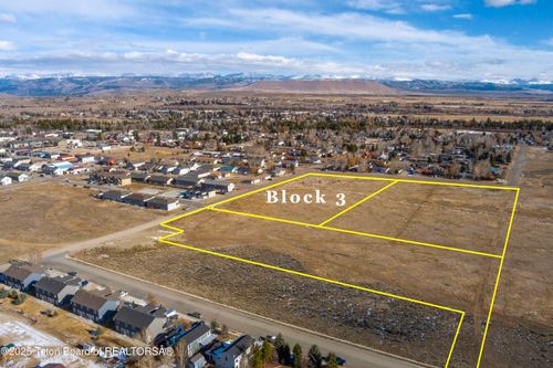 3 Pinedale Rd E, Pinedale, WY, 82941-5313 | Card Image