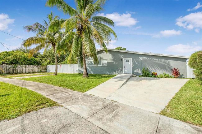 0 - 3621 Sw 35th St, House other with 4 bedrooms, 3 bathrooms and null parking in West Park FL | Image 3