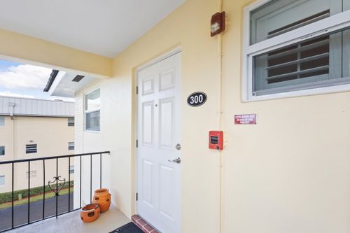 300-14 Colonial Club Dr, Boynton Beach, FL, 33435-8343 | Card Image