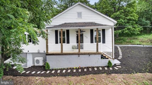 140 Creek Rd, SHERMANS DALE, PA, 17090-8910 | Card Image