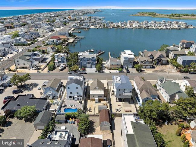 215 W 23 Rd St, House other with 3 bedrooms, 1 bathrooms and null parking in SHIP BOTTOM NJ | Image 52