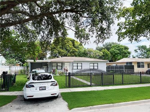 1135 Nw 127th St, North Miami, FL, 33168-6522 | Card Image
