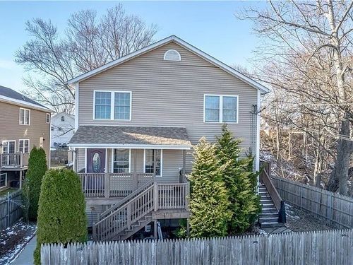 18 Calef St, Cranston, RI, 02920-7138 | Card Image
