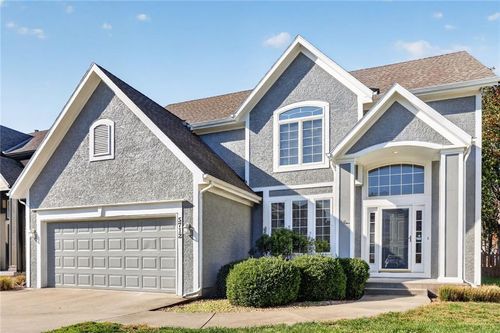 5712 Ne Hidden Meadow Dr, Lee's Summit, MO, 64064-2341 | Card Image