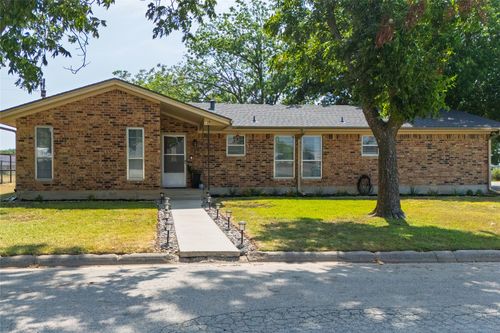 239 S Pine St, Muenster, TX, 76252-2748 | Card Image