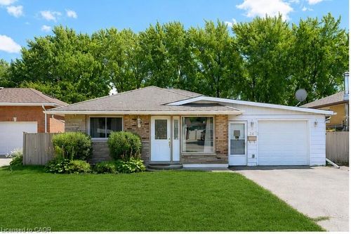 24 Oxford St, Brantford, ON, N3R5C6 | Card Image