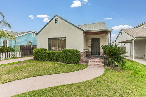 153 N Mckinley Ave, Dinuba, CA, 93618-1719 | Card Image