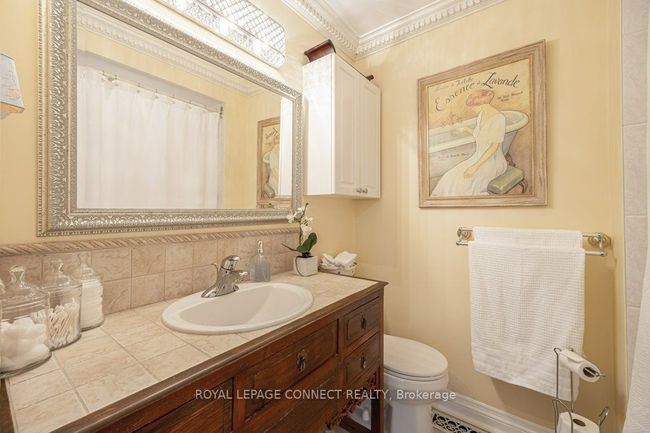 2 Ailsa Craig Crt, House attached with 7 bedrooms, 2 bathrooms and 5 parking in North York ON | Image 22