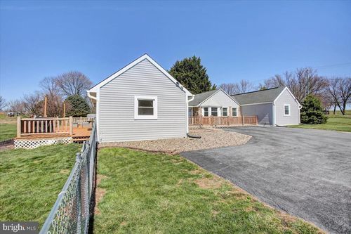 10531 Wayne Hwy, WAYNESBORO, PA, 17268-9653 | Card Image