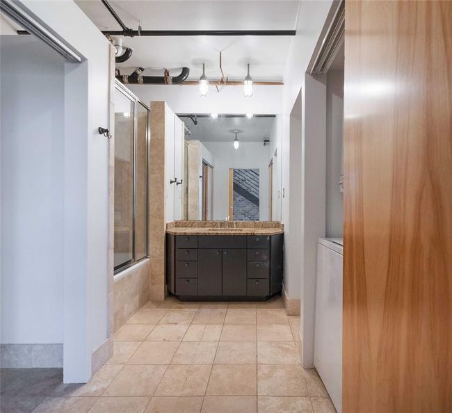 APT-211 - 411 Brazos St, Condo with 1 bedrooms, 2 bathrooms and 1 parking in Austin TX | Image 9