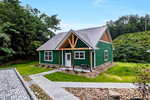 1014 Pinyon Cir, Pigeon Forge, TN, 37863-7178 | Card Image