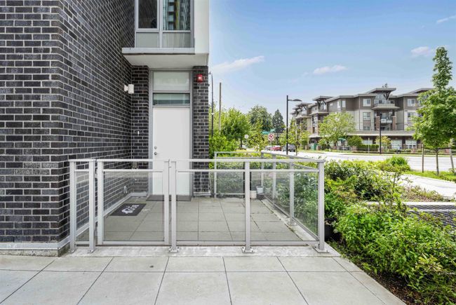 5033 Imperial Street, Townhouse with 2 bedrooms, 2 bathrooms and 2 parking in Burnaby BC | Image 3