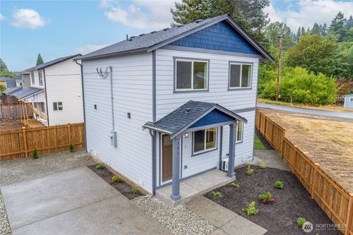 121 S 10th St, Shelton, WA, 98584-1320 | Card Image