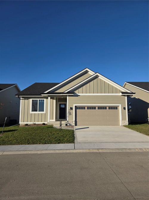 3224 Ne Fawn Ln, Ankeny, IA, 50021 | Card Image