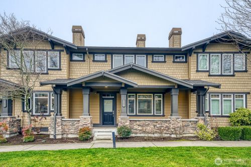 1816 10th Ave Ne, Issaquah, WA, 98029-5417 | Card Image