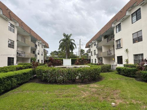 3r-9022 Ne 8th Ave, Miami Shores, FL, 33138-3287 | Card Image