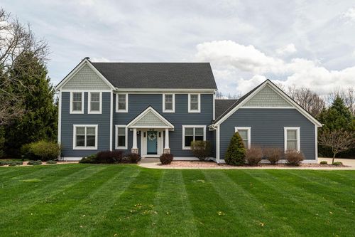 612 Hunters Crossing S, Slinger, WI, 53086 | Card Image