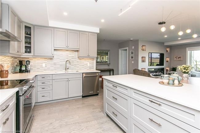 205 - 249 Grey Silo Rd, House attached with 2 bedrooms, 2 bathrooms and 1 parking in Waterloo ON | Image 22