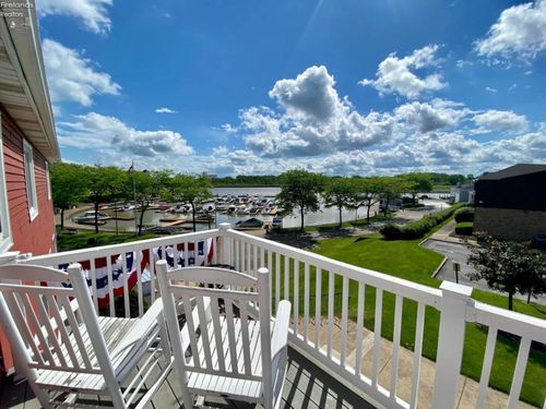 apt-b-352 Main St, Huron, OH, 44839-1664 | Card Image