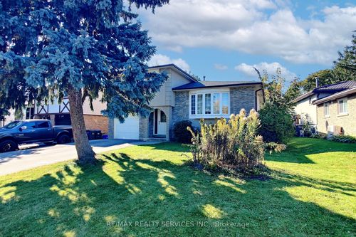 7 Geneva Cres, Brampton, ON, L6S1K7 | Card Image