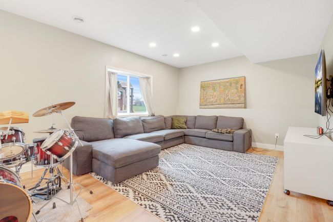 Family room LL | Image 32