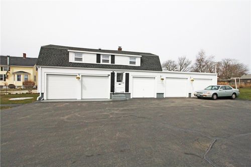 563 Aquidneck Ave, Middletown, RI, 02842-5619 | Card Image