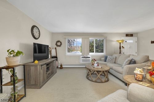 641 Cricket Ln, Woodbridge, NJ, 07095-1550 | Card Image