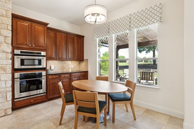 Wonderful breakfast room overlooking the golf course | Image 9