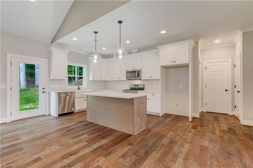 376 Wild Fern Ln, Reidsville, NC, 27320-9698 | Card Image