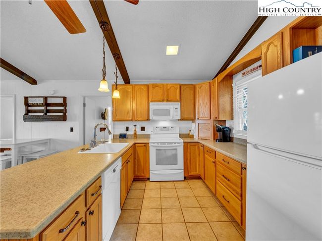 115 Hummingbird Ln, House other with 4 bedrooms, 2 bathrooms and null parking in Beech Mountain NC | Image 14