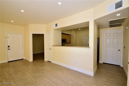 unit-1092-8000 Badura Ave, Las Vegas, NV, 89113-2108 | Card Image