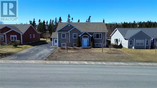 105 Harmsworth Dr, Grand Falls-Windsor, NL, A2A2Y7 | Card Image