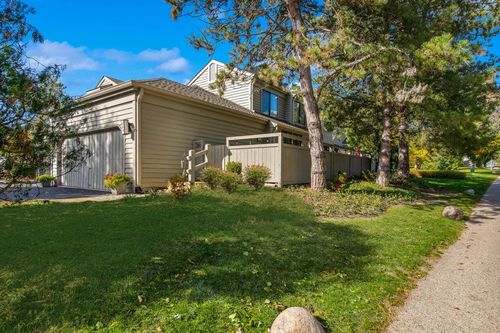 868 Longmeadow Ct, Lake Barrington, IL, 60010-9384 | Card Image