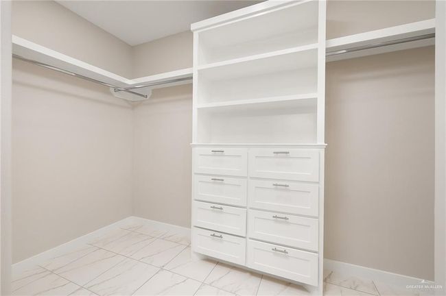 1008 Broken Arrow Dr, House other with 3 bedrooms, 2 bathrooms and 2 parking in Alamo TX | Image 14