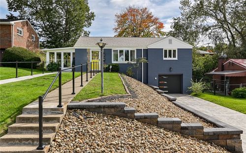 225 Rolling Dr, Ross Twp, PA, 15229 | Card Image