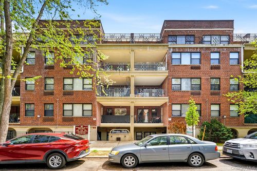 2i-7119 162nd Street, New York, NY, 11365 | Card Image