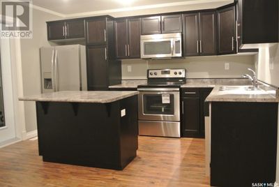 10 Clark Dr, Townhouse with 2 bedrooms, 2 bathrooms and null parking in Kindersley SK | Image 1