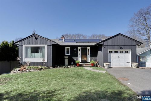 131 Lakeside Blvd, Oakland, NJ, 07436-3904 | Card Image